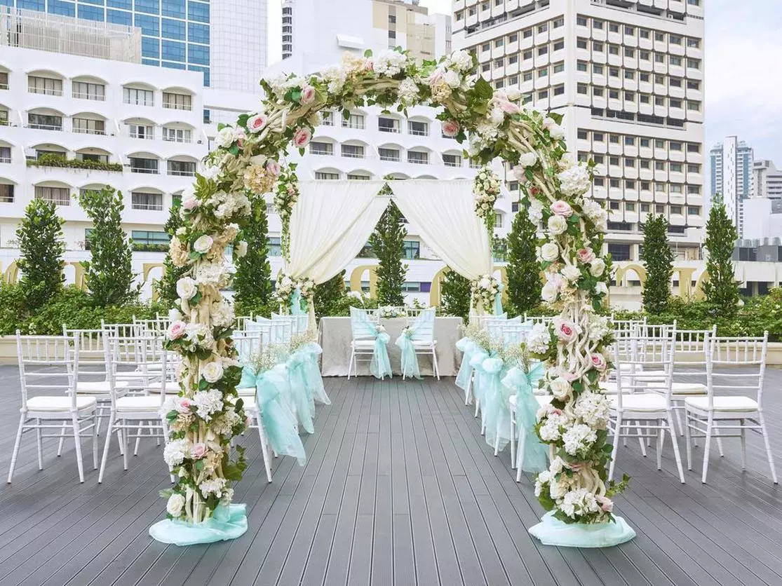 Orchard Rendezvous Hotel sing (Copy).jpg